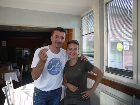 Ania et un nouvel ami serbe au Kosovo
