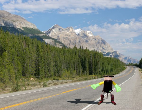 Hitchbot sous les montagnes rocheuses